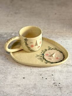 ręcznie wykonana filiżanka ceramiczna z talerzykiem