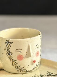 ręcznie wykonana filiżanka ceramiczna z talerzykiem