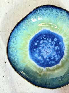 misa ceramiczna Lazurowe Jezioro handmade
unikalna misa ceramiczna szkliwiona błękit zielony
Kolorowa Misa – ręcznie robiona ceramika