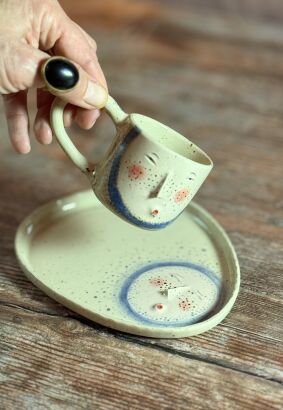 Twarzowa filiżanka z talerzykiem IV