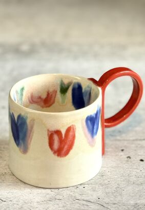 Kwiecista filiżanka ze wstążką