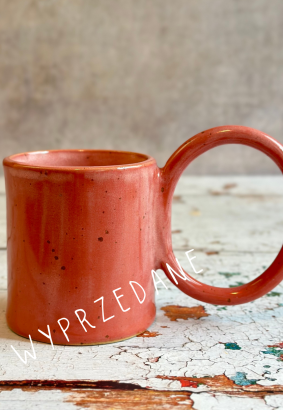 różowy wielkouchy kubek