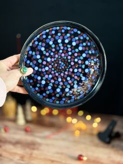 Czarny talerz w kolorowe kropki - 4