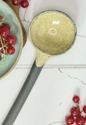 ceramiczna łyżka kawa z mlekiem