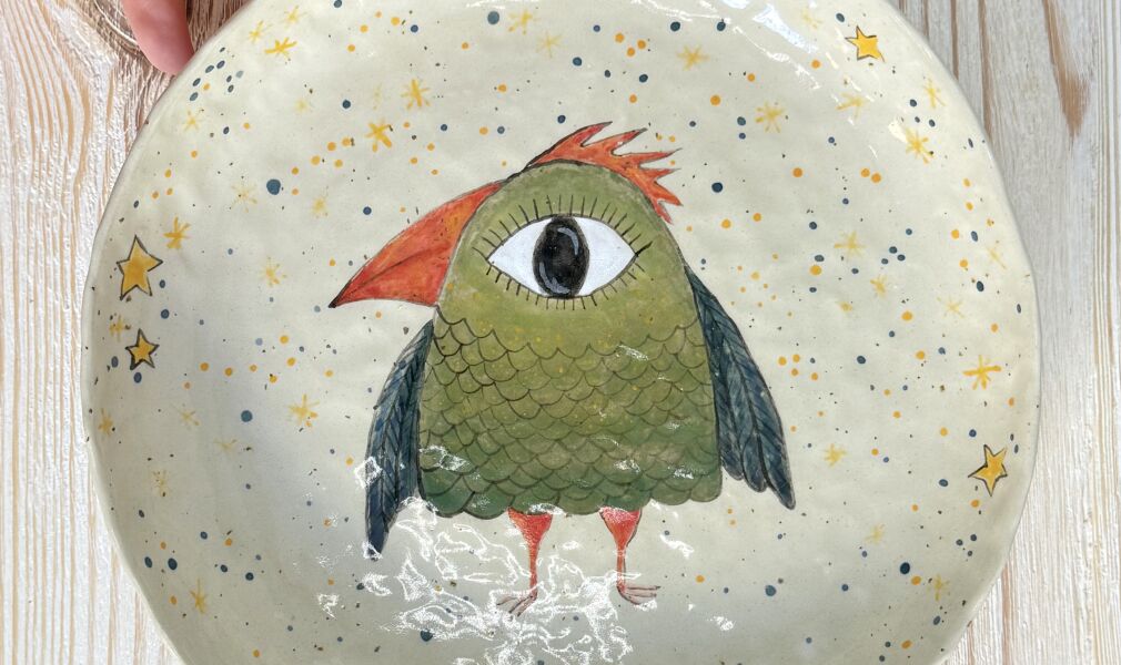 talerz misa ceramiczna wielkooki ptak malowany ręcznie Kolorowa Misa