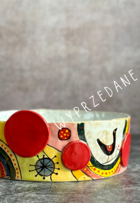 Ręcznie malowana miska w czerwone kropy  VI