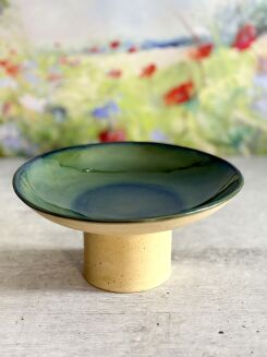 misa ceramiczna na nodze ręcznie robiona
