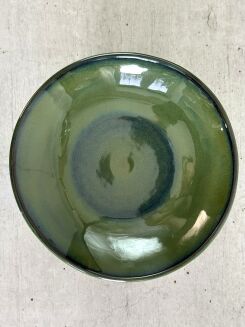 misa ceramiczna na nodze ręcznie robiona