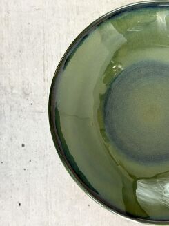 misa ceramiczna na nodze ręcznie robiona