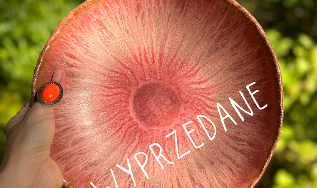 duża misa czerwona otchłań