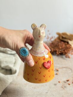 Figurka pomarańczowa z uszami - 2