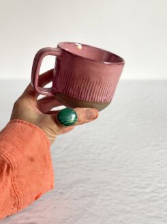 Kubek ceramiczny różowy — Kolorowa Misa