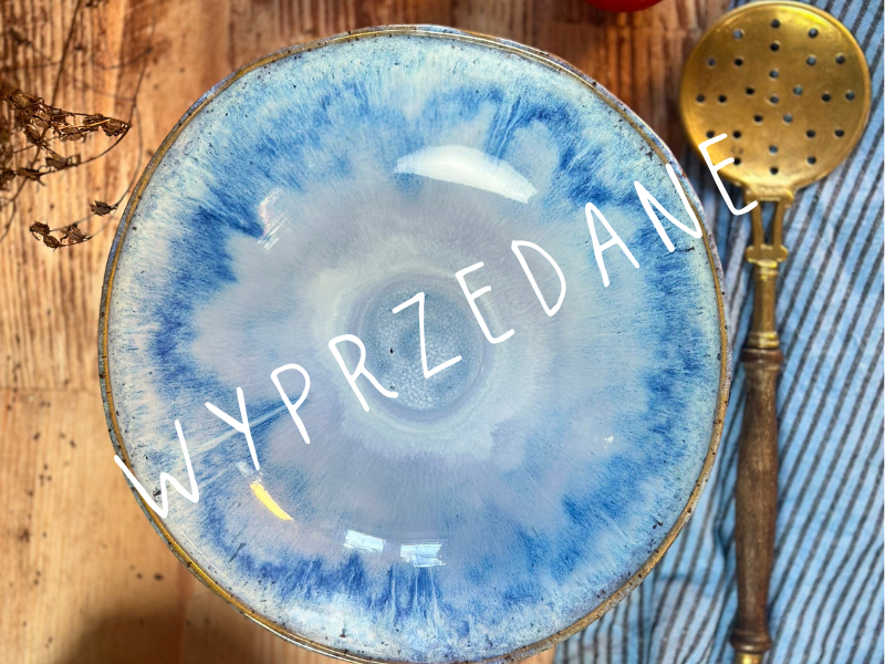 Ceramiczna misa w niebieskościach