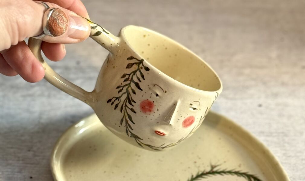 Ręcznie robiona filiżanka do kawy z talerzykiem