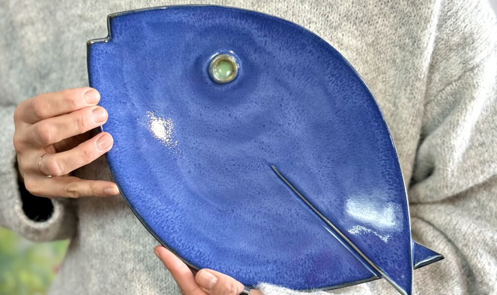 ceramiczna patera w kształcie ryby