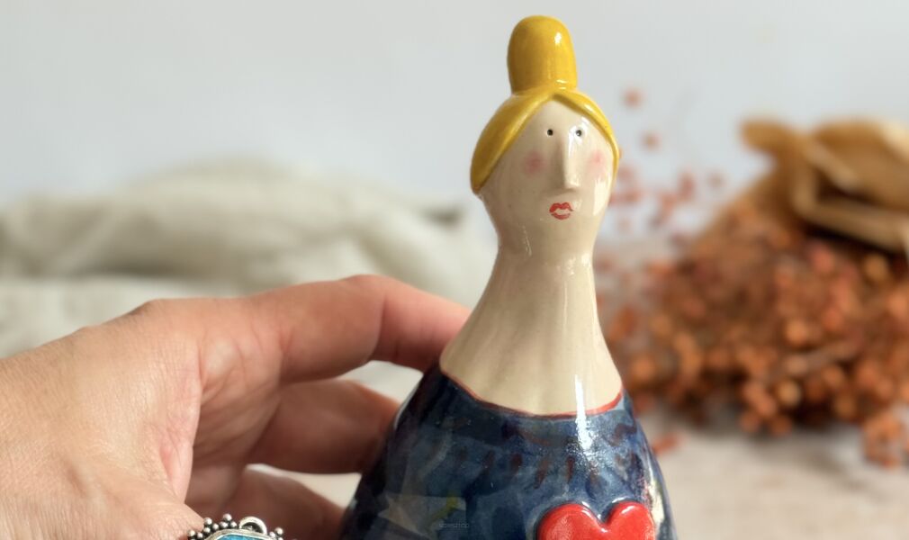 Figurka kobaltowa z kokiem i sercem