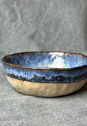 Niebieska ceramiczna miska
