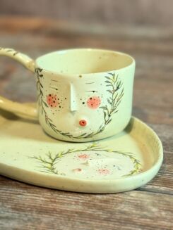 Unikatowa filiżanka artystyczna, dekorowana ręcznie, idealna na espresso.