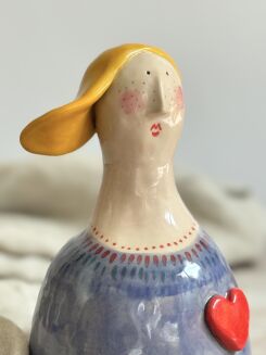 Figurka blond z sercem - 3