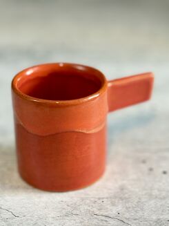 nowoczesna filiżanka ceramiczna