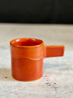 nowoczesna filiżanka ceramiczna