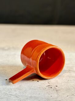 nowoczesna filiżanka ceramiczna