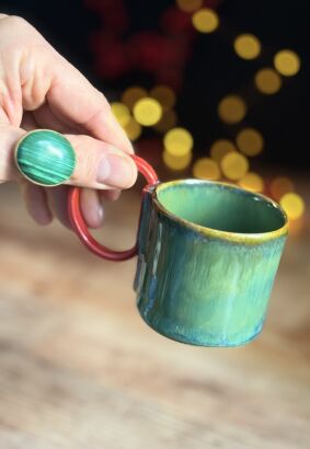 Zielona filiżanka ze wstążką