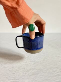 Kubek ceramiczny chabrowy — Kolorowa Misa